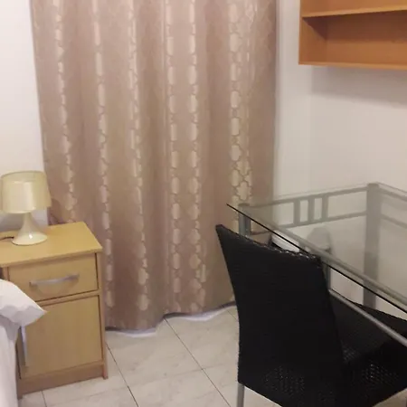 Ray'S Lodge Hostel